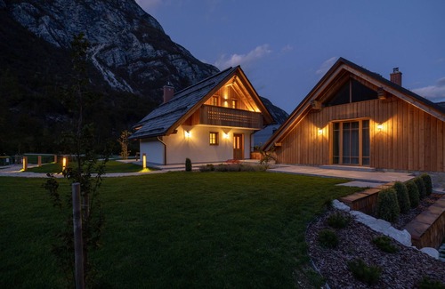 Ukanc Chalet De Esquí | PRIVILLAGE STARE - Alpine SPA Chalet with Sauna, Massage Tub & Fireplace, Bohinj