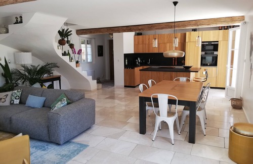 Saint-Saturnin-les-Apt Casa | Villa provenzal en el parque Luberon con piscina privada y bicicletas eléctricas.