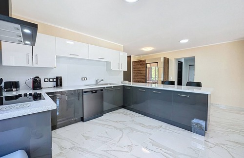 Le Collet Casa | Provencal Escape: Charming House with Shared Pool in Le Rouret