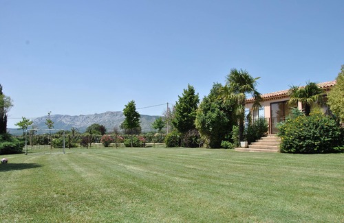 Pourrieres Villa | villa provenzal con piscina a los pies de la santa victoria