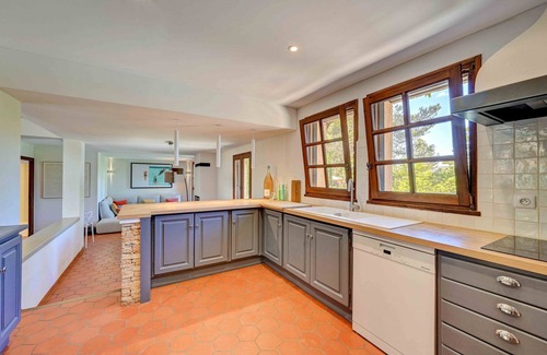 Peynier Casa | Provence house with swimming pool, Ste Victoire view, near Aix (sleeps 10)