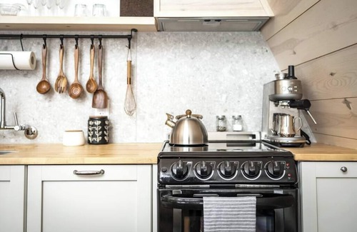 Thorne Cabina | Prunella № 1, Prunella № 1 - A-Frame Cabin Getaway - Design, Comfort & Nature