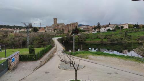 Buitrago del Lozoya Apartamento | Puente viejo de Buitrago casa Enebro