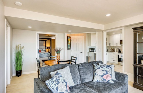 Des Moines Apartamento | Puget Sound Views: Des Moines Apt w/ Patio