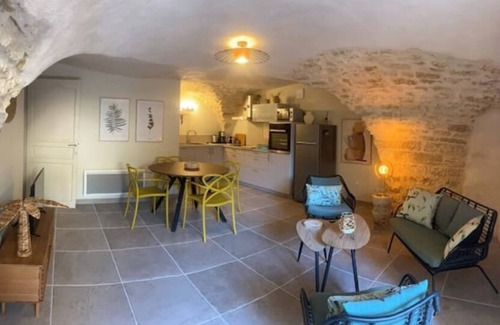 Pujaut Casa | Pujaut, Gard, provence, Avignon, Gîte cœur de village "sous le clocher
