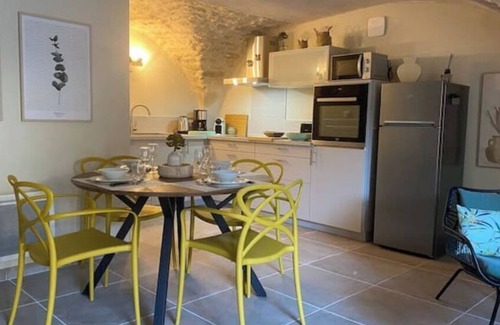 Pujaut Casa | Pujaut, Gard, provence, Avignon, Gîte cœur de village "sous le clocher