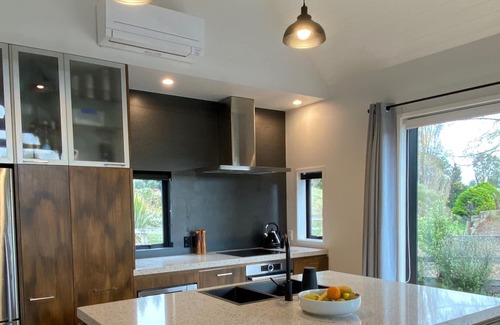 Ohakune Chalet De Esquí | Pukeiti - Designer Mountain Chalet with spa & mountain views