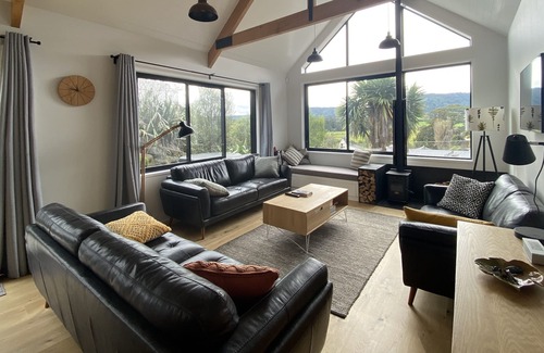 Ohakune Chalet De Esquí | Pukeiti - Designer Mountain Chalet with spa & mountain views