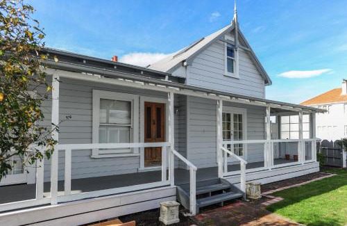 Napier Casa | Puriri Downtown Villa - Napier Holiday Home