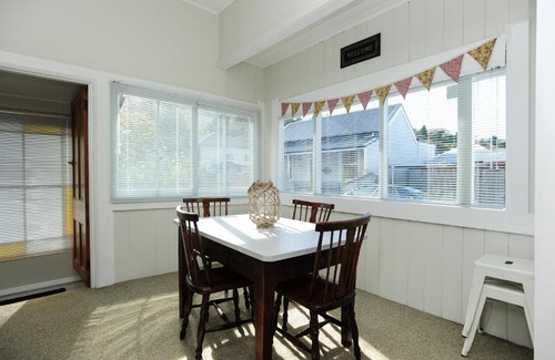 Napier Casa | Puriri Downtown Villa - Napier Holiday Home