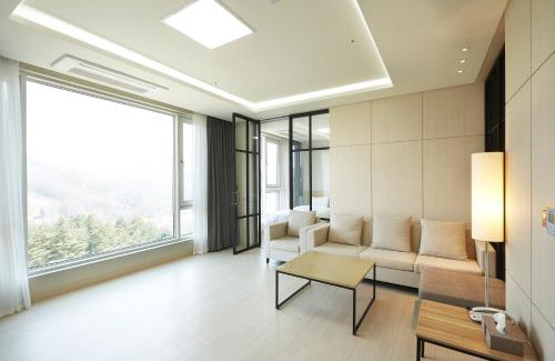 Bongpyeong Hotel | Pyeongchang The White Hotel