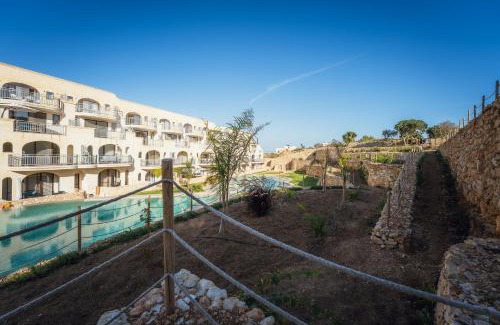Qala Apartamento | Qala Skyview Penthouse with Pool, Sunsets and BBQ Area