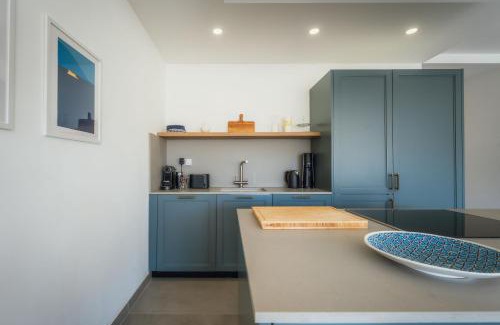 Qala Apartamento | Qala Skyview Penthouse with Pool, Sunsets and BBQ Area