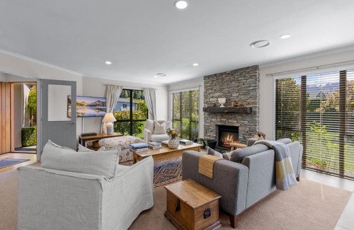 Lower Shotover Casa | Quail's Nest, Queenstown - Luxury Home & Garden