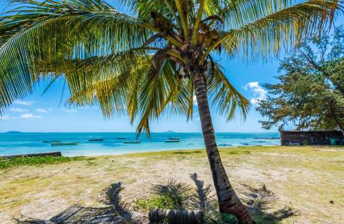 Grand Gaube Casa | Quaint 4-Bedroom Cottage in a fishing village