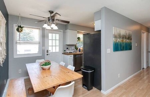 Altoona Casa | Quaint 4bd Home - 3 min to Adventureland & Casino!