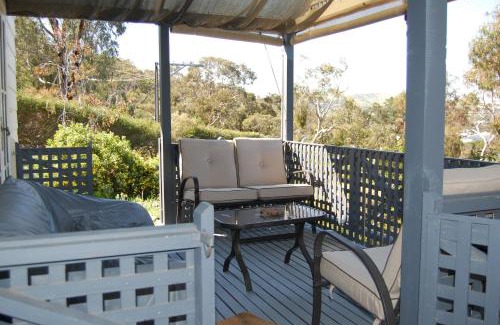Victor Harbor Casa | Quaint Cottage Nestled Amongst the Trees