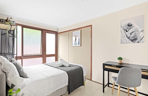 Milperra Casa | Quaint Double Room - Private Spot at Milperra - Shared Bathroom