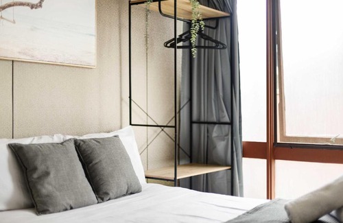 Milperra Casa | Quaint Double Room - Private Spot at Milperra - Shared Bathroom