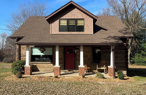 Saint Francis Casa | Quaint,newly remodeled country cabin in the heart of Bourbon Country.