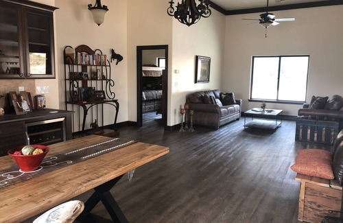 Penn Valley Casa | Pintoresco, barracón rústico en un rancho de caballos de 65 acres.