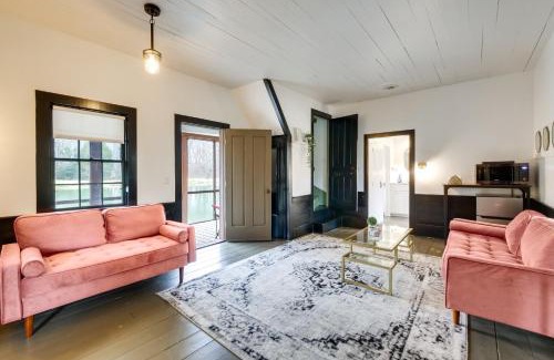 Dundee Casa | Quaint Winesburg Cottage with Porch and Pond!