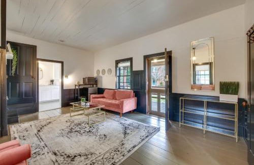 Dundee Casa | Quaint Winesburg Cottage with Porch and Pond!