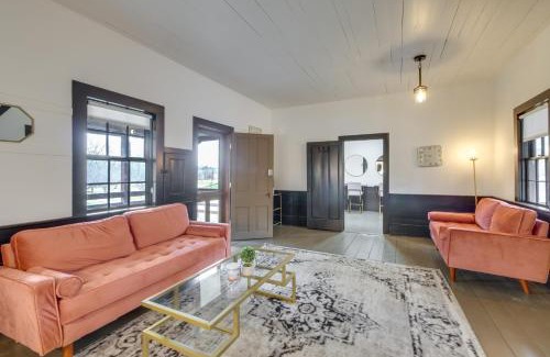 Dundee Casa | Quaint Winesburg Cottage with Porch and Pond!