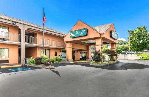 Johnson City Hotel | Quality Inn Downtown