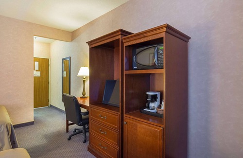 Raisin Hotel | Quality Inn Fresno Yosemite Airport