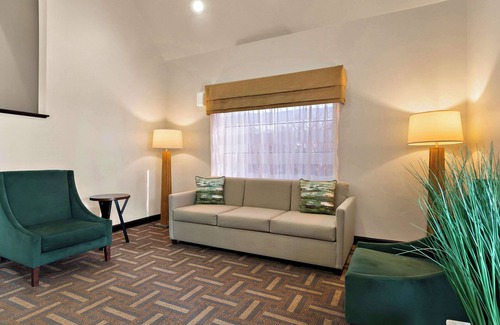 Raleigh Hotel | Quality Inn Memphis Northeast near I-40