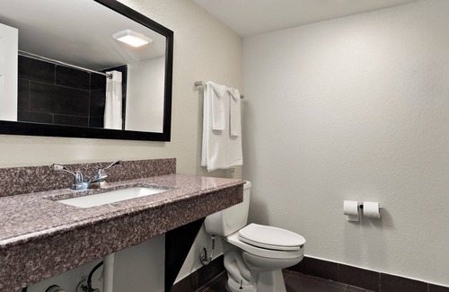 Raleigh Hotel | Quality Inn Memphis Northeast near I-40