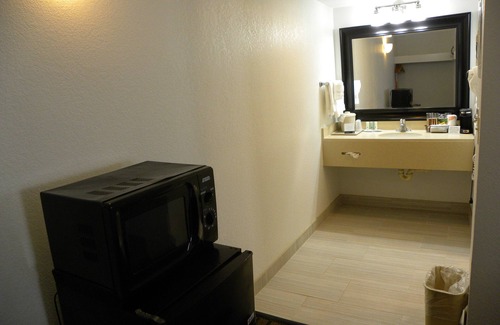 Groveton Hotel | Quality Inn Mt. Vernon