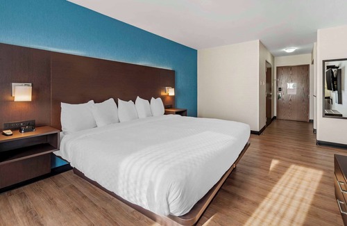 Industrial Park Hotel | Quality Inn Orleans