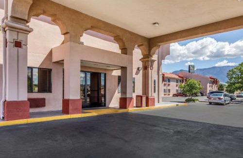 Albuquerque Hotel | Quality Inn & Suites Albuquerque North near Balloon Fiesta Park