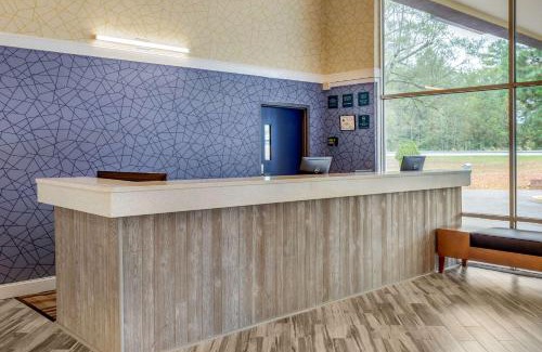 Apex Hotel | Quality Inn & Suites Apex-Holly Springs