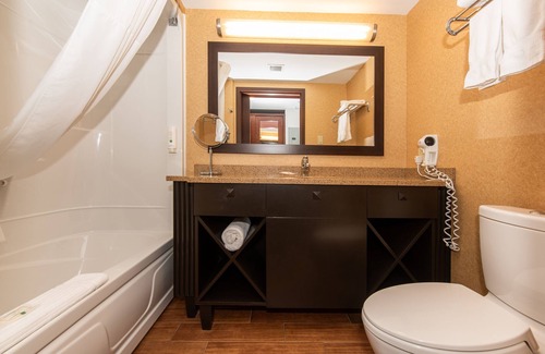 Val-d'Or Hotel | Quality Inn & Suites