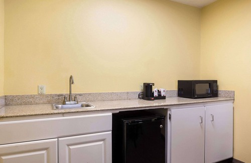 Mount Saint Joseph Hotel | Quality Inn & Suites CVG Airport