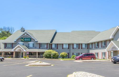 East Troy Hotel | Quality Inn & Suites East Troy I-43