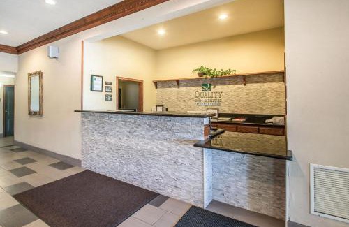 East Troy Hotel | Quality Inn & Suites East Troy I-43