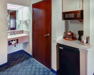 Irving Hotel | Quality Inn & Suites Irving DFW Airport South