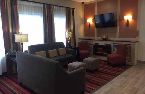 Star City Hotel | Quality Inn & Suites Morgantown - University Area