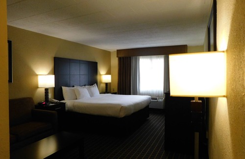 Star City Hotel | Quality Inn & Suites Morgantown - University Area