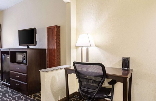 Southport Hotel | Quality Inn & Suites Southport
