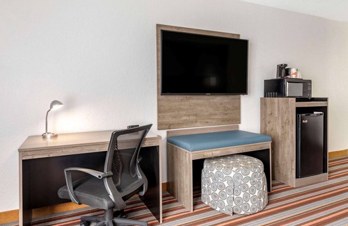 Sulphur Springs Hotel | Quality Inn & Suites Sulphur Springs