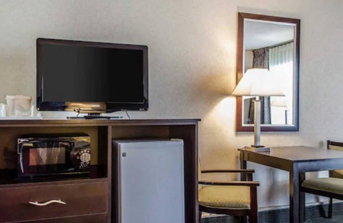 East York Hotel | Quality Inn & Suites York East