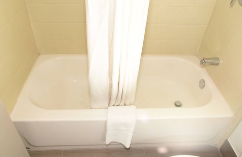 East York Hotel | Quality Inn & Suites York East