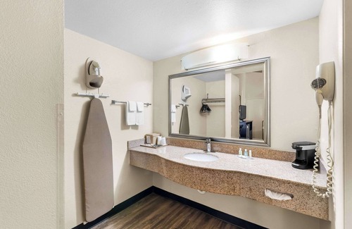 Tullahoma Hotel | Quality Inn Tullahoma