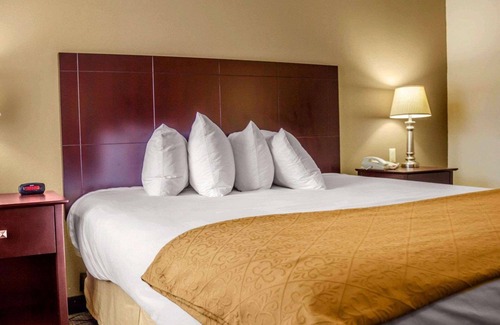 Waterbury Hotel | Quality Inn