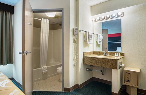 Forest Park Hotel | Quality Suites Atlanta Airport East